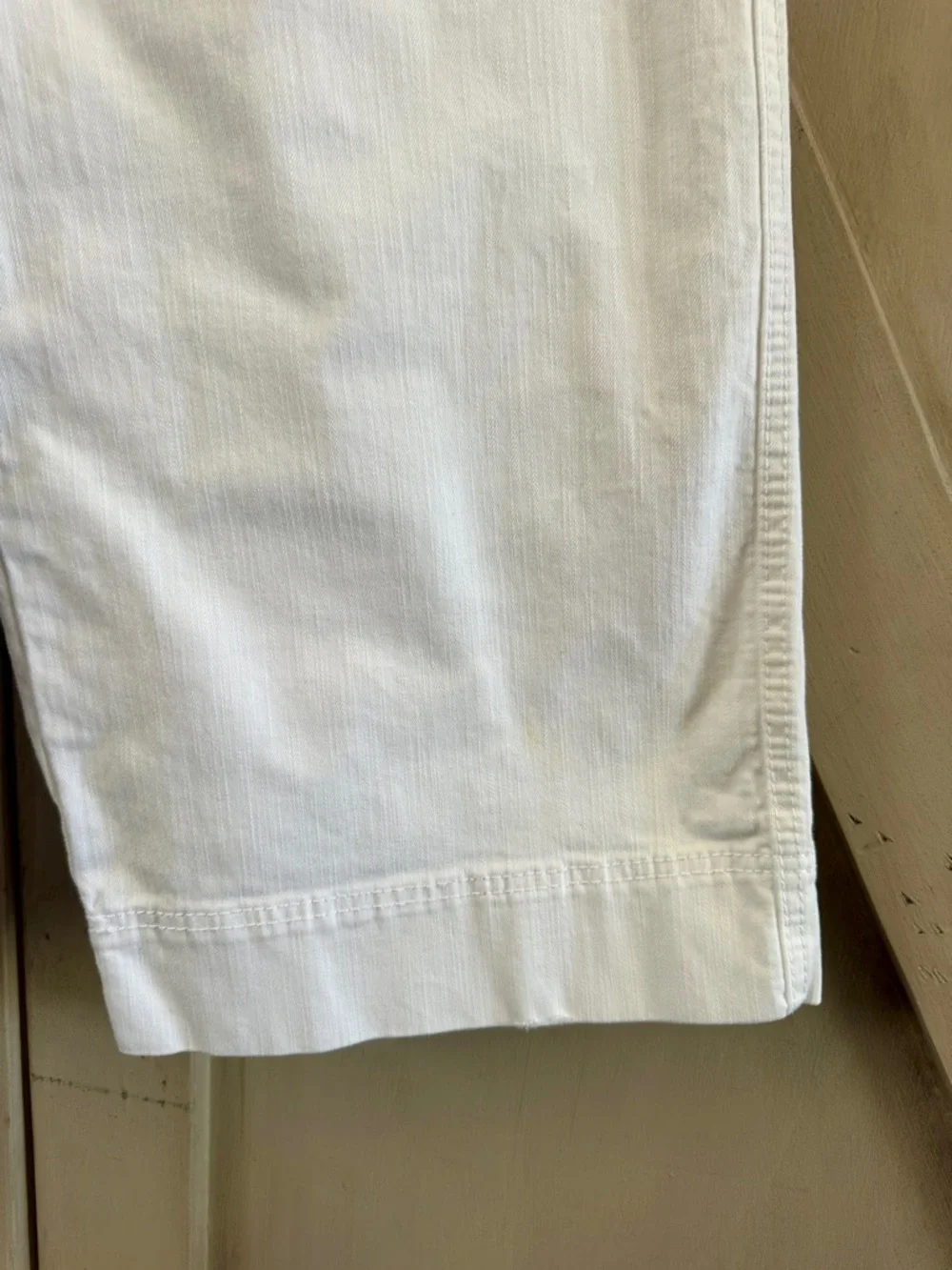 JAG White Bermuda Denim Shorts Women’s Size 10 Stretch Mid Rise Walking Shorts